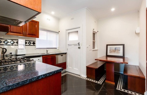 Middle Park Apartamento | The Lighthouse Character filled Abode near Beach