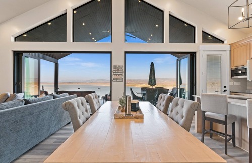 Levan Casa | The Lighthouse ON YUBA Lake front private beach boat dock 5 acre 17 beds 6 baths