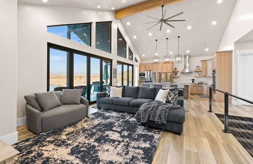 Levan Casa | The Lighthouse ON YUBA Lake front private beach boat dock 5 acre 17 beds 6 baths