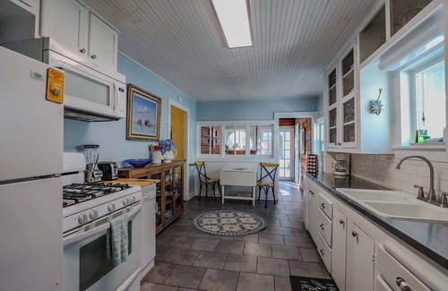Cloudcroft Casa | The Lilac Cottage is a charming 2-bedroom house in Cloudcroft with fenced yard!