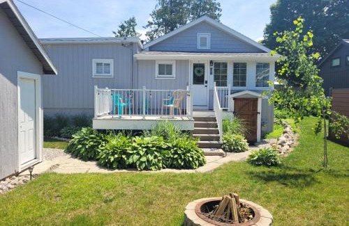 Beulah Casa | The Lily Pad On Benzie Blvd - Super Cute!