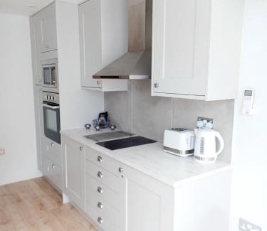 Swalecliffe Casa | 'The Limes' - Air-Con Two Double Bedroom Holiday House with Private Garden