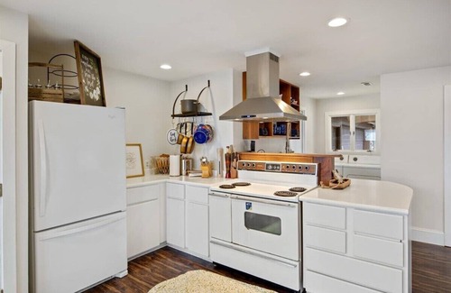 Linn Creek Casa | The Linn Creek Lodge: Home with Private Dock