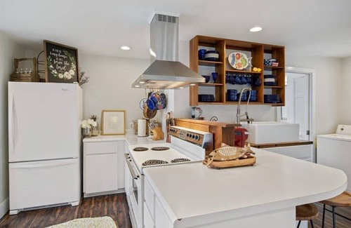 Linn Creek Casa | The Linn Creek Lodge: Home with Private Dock