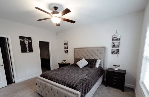 Fayetteville Casa | The Lion's Den- a Family & Pet-friendly home w/Massaging Bed, Fireplace & Games,