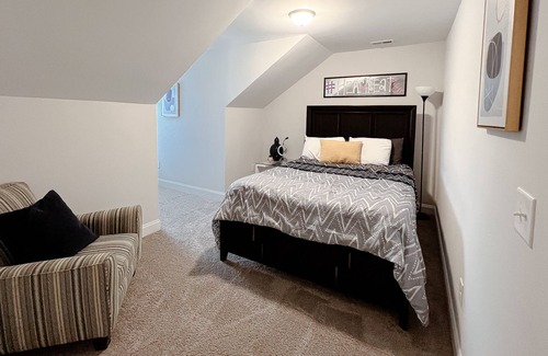 Fayetteville Casa | The Lion's Den- a Family & Pet-friendly home w/Massaging Bed, Fireplace & Games,