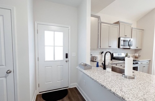 Fayetteville Casa | The Lion's Den- a Family & Pet-friendly home w/Massaging Bed, Fireplace & Games,
