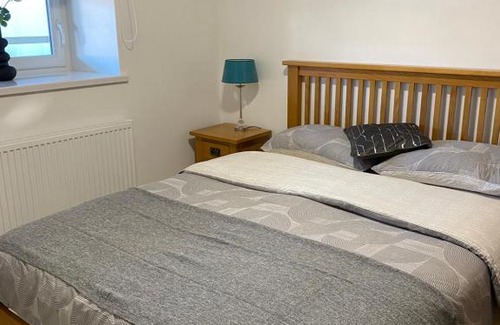 Newbridge Apartamento | THE LIONS DEN