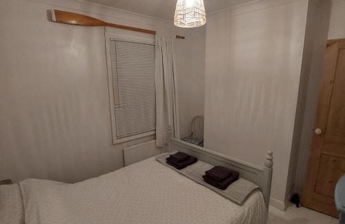 Deal Casa | The little Blue House Cosy two bedroom cottage