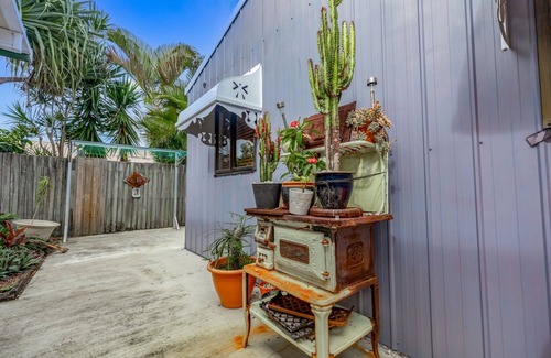 Marcoola Apartamento | "The Little Blue Shack" - Marcoola Granny Flat