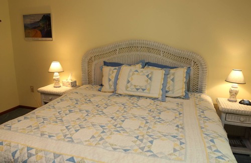 Harbor Springs Cabaña | The Little Castle - 5 Beach - 3 Cottages - Private Waterfront, Walk to Town
