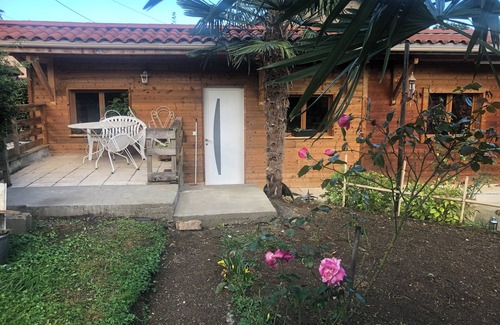 Juzet-d'Izaut Chalet De Esquí | The little cottage on the road to Santiago de Compostela.