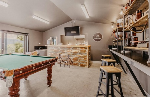 Safety Beach Casa | The Little Distillery - Beachside Pool Retreat