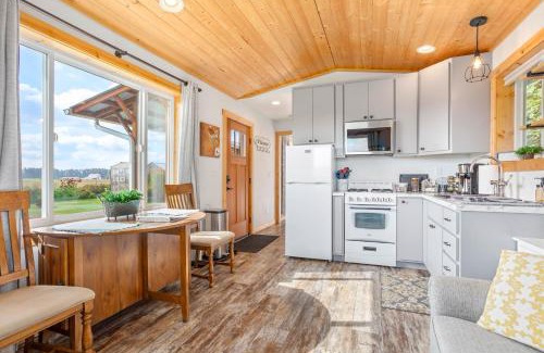 Lynden Casa | The Little Farmhouse at Oostema Farmstead