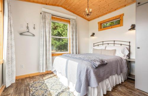 Lynden Casa | The Little Farmhouse at Oostema Farmstead