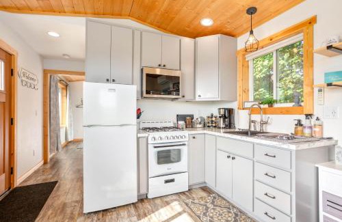 Lynden Casa | The Little Farmhouse at Oostema Farmstead