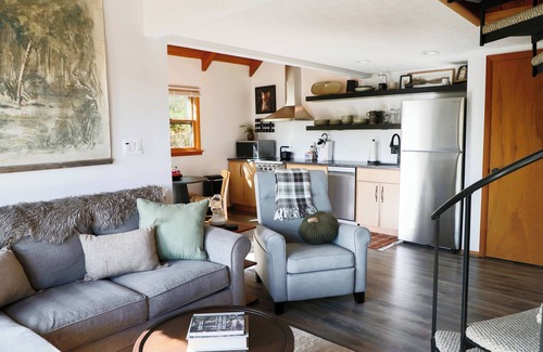 Mountainside Casa | The Little Fox Den- Centrally located Year Round Lake View townhouse style condo