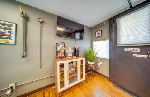 Adrian Furnace Apartamento | The Little Giant, Converted Railcar in DuBois!