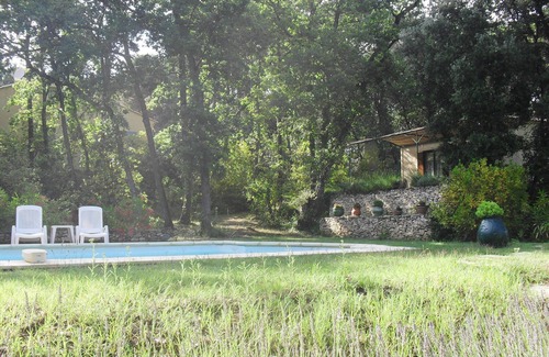 Rochegude Apartamento | La casita en el bosque de pinos
