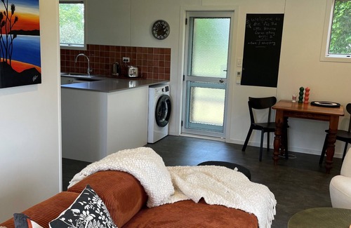 Pukemoremore Casa | The Little House is in a rural setting 8 minutes to Cambridge.