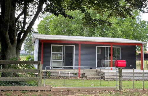 Pukemoremore Casa | The Little House is in a rural setting 8 minutes to Cambridge.