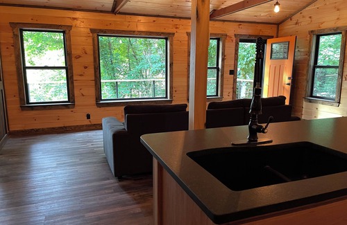 Smithville Cabina | The Little Lake House @ Center Hill Lake Cozy 2-bedroom cabin super fast wi-fi