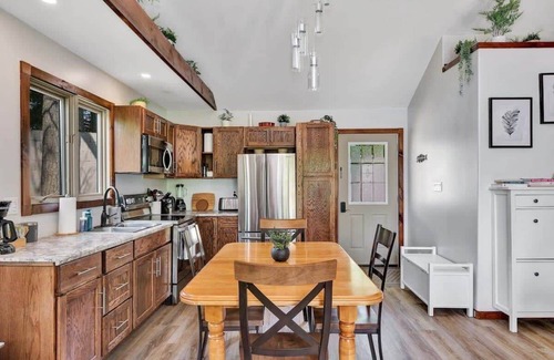 Athens Chalet De Esquí | The Little Lakehouse on Charleston Lake