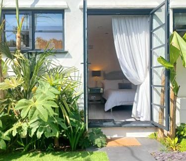 Swalecliffe Casa | The Little Limes - Ensuite Double Room Own Entrance in Art Deco House