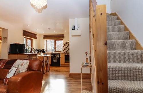 Beckley Cabaña | THE LITTLE LODGE, pet friendly, with a garden in Broad Oak