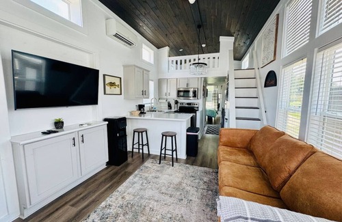 Austin Casa | The Little Lonestar | Pool & Hot Tub