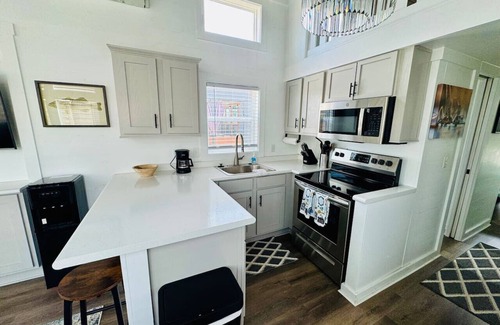 Austin Casa | The Little Lonestar | Pool & Hot Tub