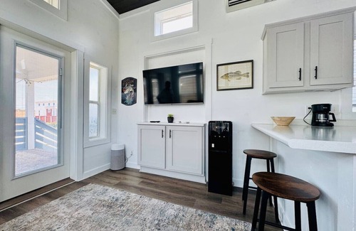 Austin Casa | The Little Lonestar | Pool & Hot Tub