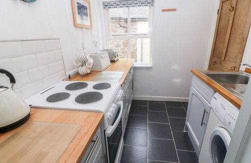 Mousehole Cabaña | THE LITTLE NET LOFT, pet friendly, with open fire in Mousehole