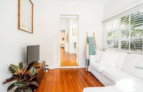 Manly Apartamento | The Little Palm - Prime Locale between Beach and Wharf