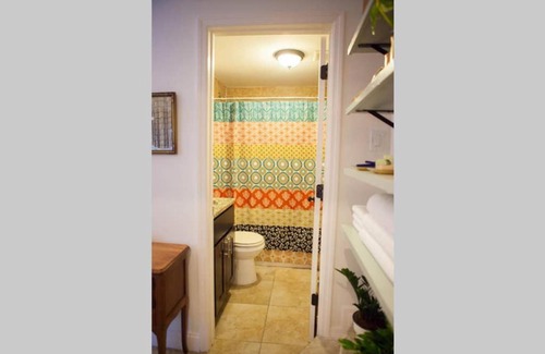 Tampa Heights Apartamento | The Little Pink Guest Suite