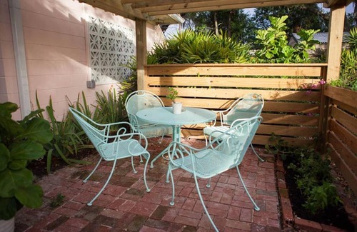 Tampa Heights Apartamento | The Little Pink Guest Suite