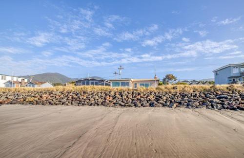 Rockaway Beach Casa | The Little Sand Castle - Meredith Lodging