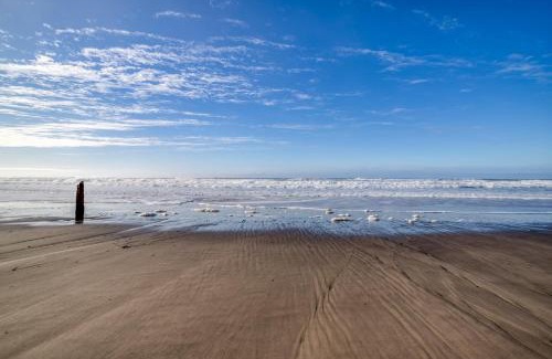 Rockaway Beach Casa | The Little Sand Castle - Meredith Lodging