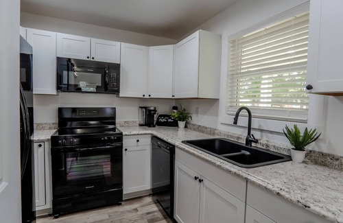 Tusculum Casa | The Little White Cottage - Tusculum, TN 2 bed, 1 bath home