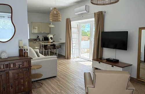 Loule Casa | The Little Wine House - Maison & Jardin Privés au Calme Proche Albufeira