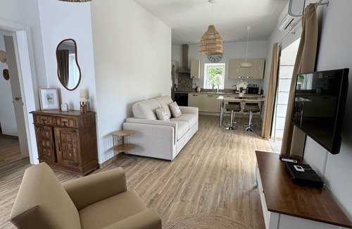 Loule Casa | The Little Wine House - Maison & Jardin Privés au Calme Proche Albufeira