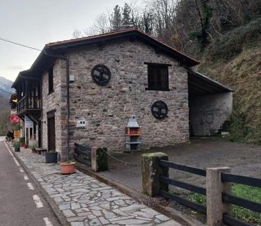Los Tojos Casa | The living mountain - SAJA - CASONA RURAL