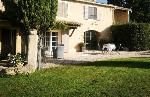 Violes Otro | La casa de carácter -Mas lagarto en la Provenza, piscina, en los viñedos
