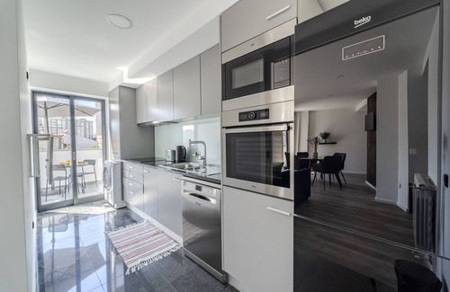 Braga Apartamento | The Locomotive Flat by House and People