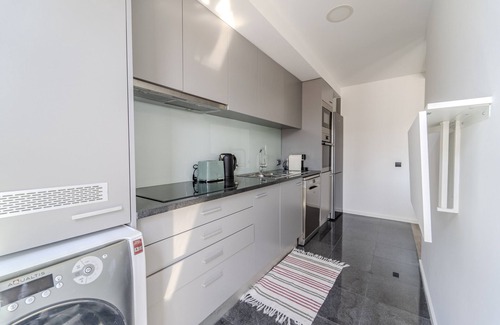 Braga Apartamento | The Locomotive Flat by House and People