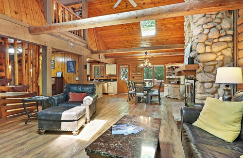 Fontana Casa | The Lodge at Geneva Lake |Golf Cart |Impressive Log Cabin |Deck |Abbey Springs Resort |Beach |Pools