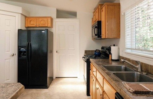 Cave Junction Cabina | The Lodge - 3 bedroom, 2 bath large resort cabin