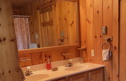 Jim Thorpe Cabina | The Lodge at Bear Creek Lake/Your Log Cabin Escape