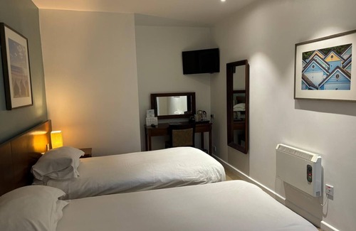 Bournemouth Cabina | The Lodge at Meyrick Park