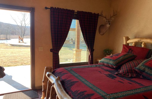 Stilwell Cabina | The lodge at the 4300 acre Hunt Mill Hollow Ranch is a wildlife destination.